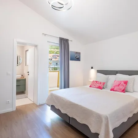 The Penthouse Harmony Beachfront With Hot Tub Apartment *