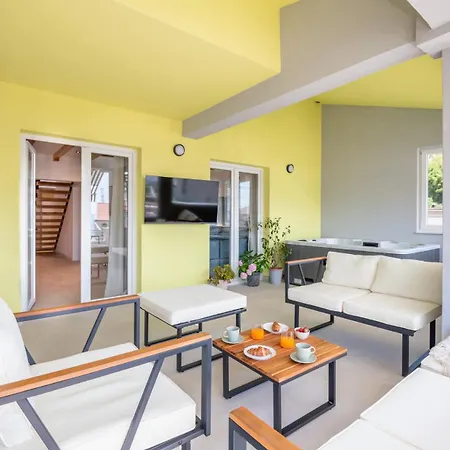 The Penthouse Harmony Beachfront With Hot Tub