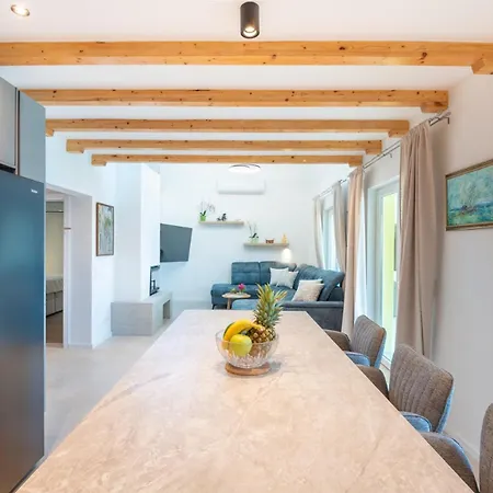 The Penthouse Harmony Beachfront With Hot Tub Apartment