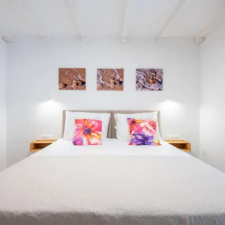 The Penthouse Harmony Beachfront With Hot Tub Apartment Jesenice (Split-Dalmatia)