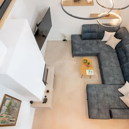 The Penthouse Harmony Beachfront With Hot Tub Jesenice (Split-Dalmatia)