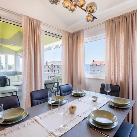 The Penthouse Harmony Beachfront With Hot Tub Apartment